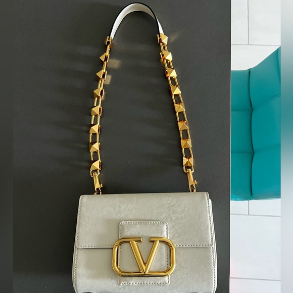 【関税&送料込】Valentino Garavani Ivory Leather Medium Vlog VALENTINO GARAVANI VLOGO 60 embellished leather slingback